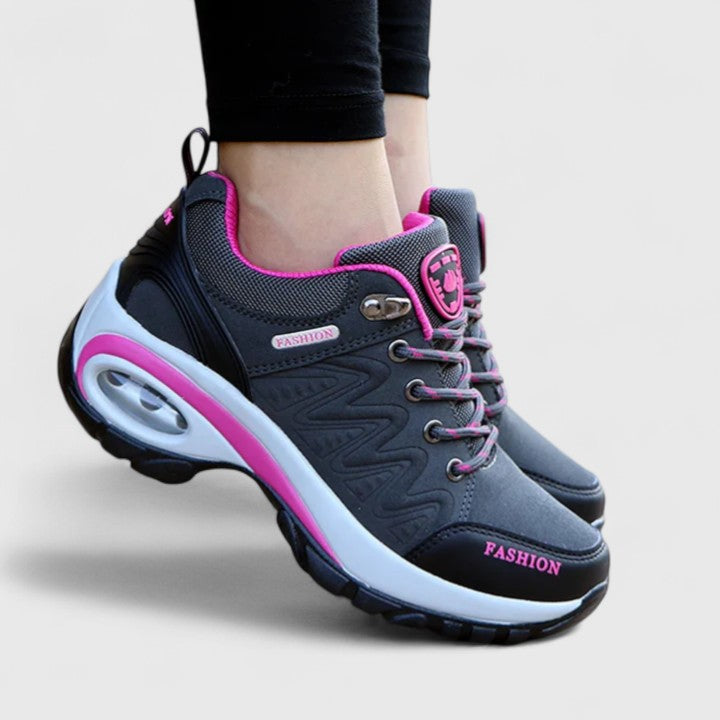 Leslie | Comfort-Focused Trainer Series